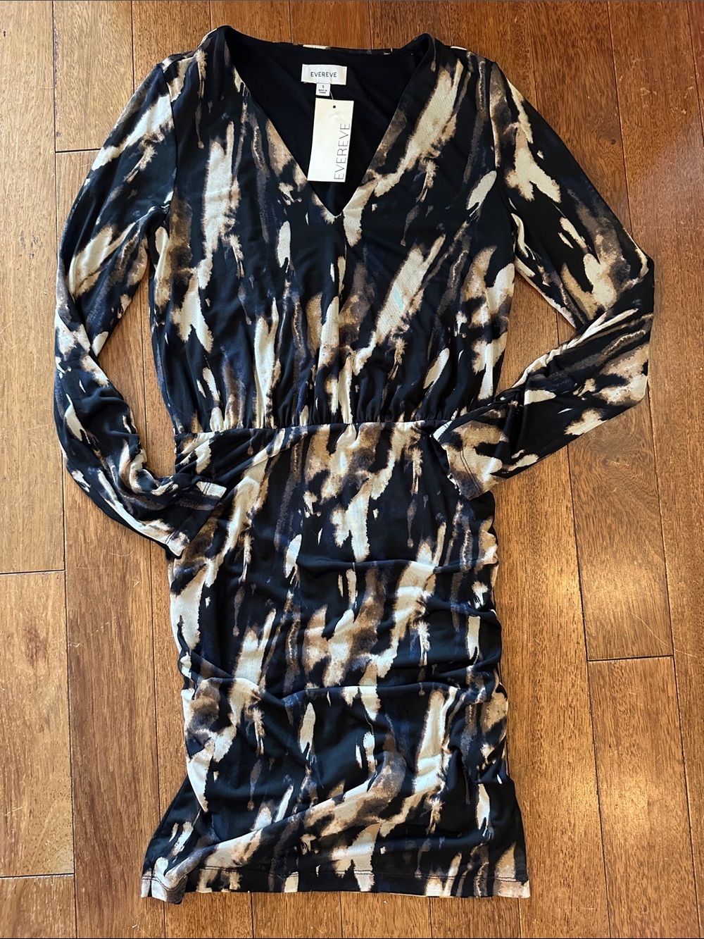 Evereve Black & Tan Abstract-Print Long Sleeve V-Neck Dress